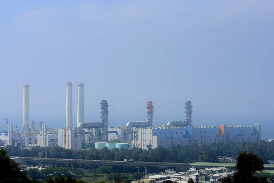 臺灣苗栗県通霄鎮にある台電の通霄発電所。高効率ガスタービン・コンバインドサイクル発電設備を備える（2022年撮影）